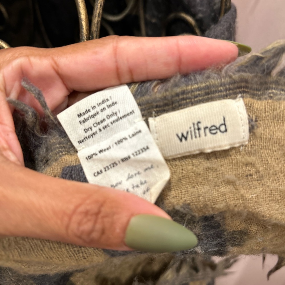 Aritzia Wilfred
Merino Wool Blanket Scarf